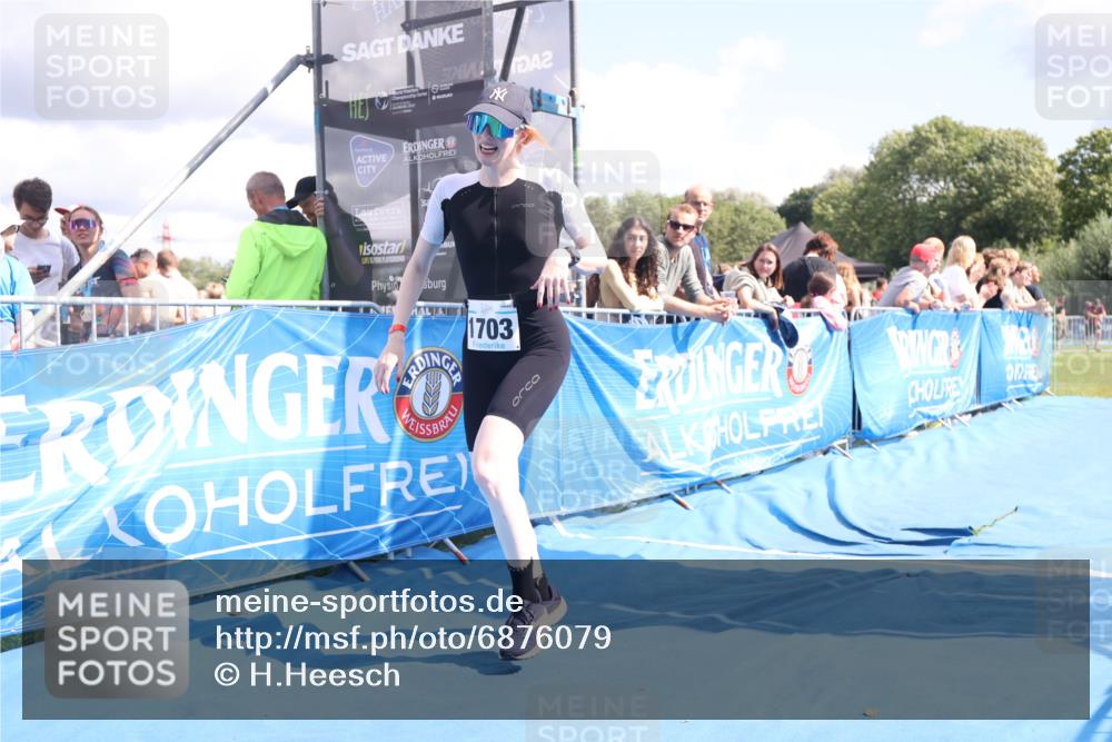 25.08.2024 - Elbe Triathlon Hamburg H.Heesch http://msf.ph/oto/6876079 25.08.2024 12:06:12 Ziel 1613, 1703 meine-sportfotos.de