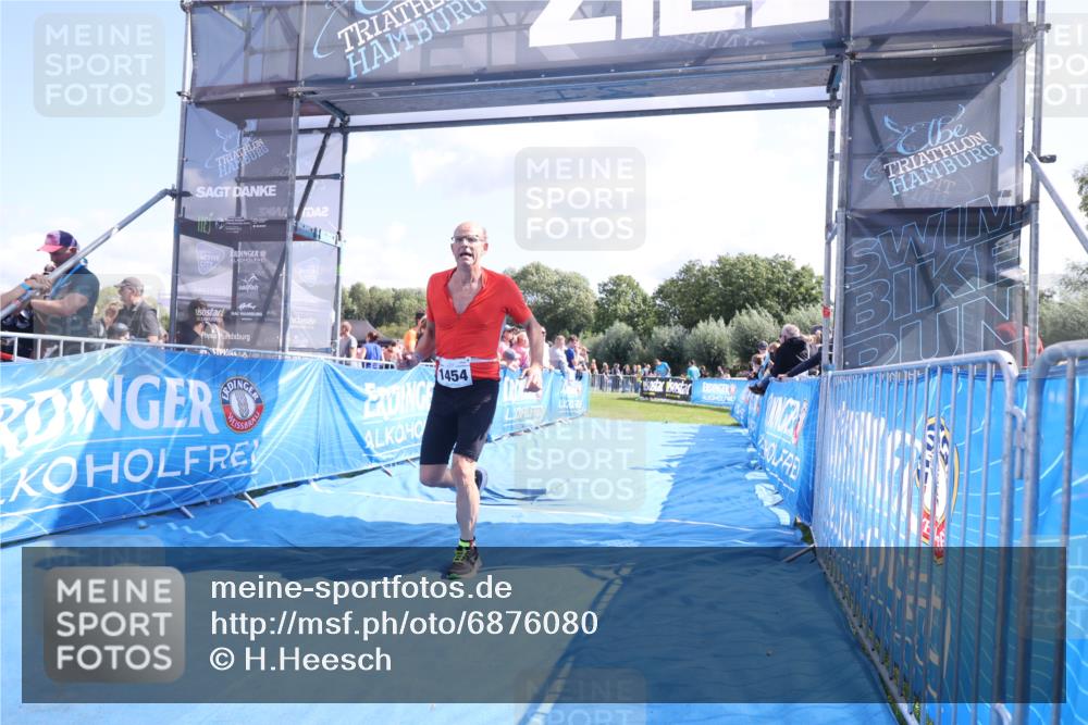 25.08.2024 - Elbe Triathlon Hamburg H.Heesch http://msf.ph/oto/6876080 25.08.2024 11:42:13 Ziel 1454 meine-sportfotos.de