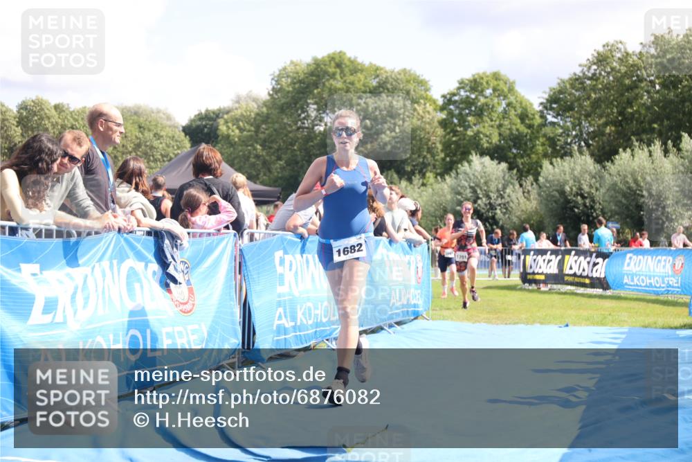 25.08.2024 - Elbe Triathlon Hamburg H.Heesch http://msf.ph/oto/6876082 25.08.2024 12:06:25 Ziel 1682, 1697, 1701 meine-sportfotos.de