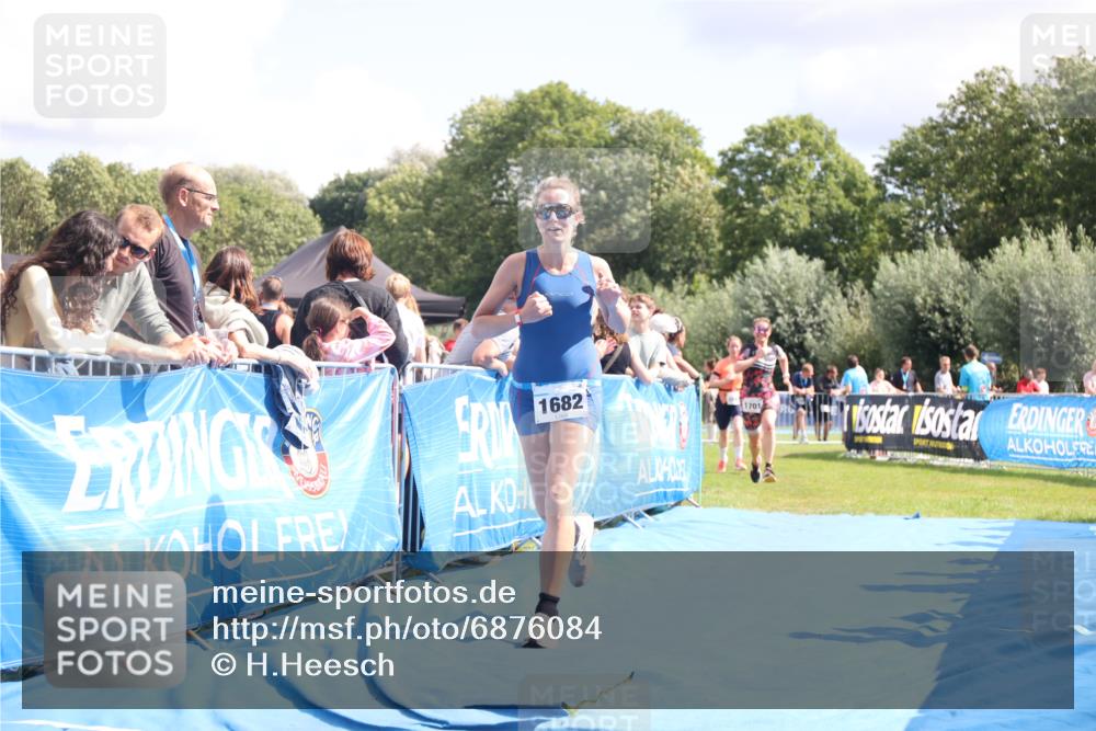 25.08.2024 - Elbe Triathlon Hamburg H.Heesch http://msf.ph/oto/6876084 25.08.2024 12:06:25 Ziel 1682, 1697, 1701 meine-sportfotos.de