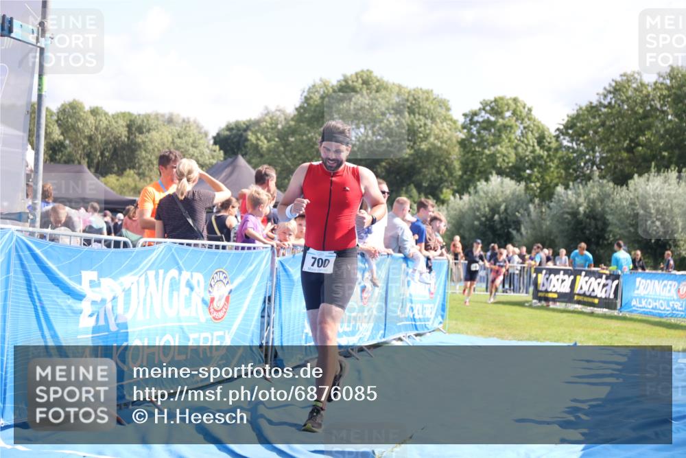 25.08.2024 - Elbe Triathlon Hamburg H.Heesch http://msf.ph/oto/6876085 25.08.2024 11:42:28 Ziel 500, 700, 1495 meine-sportfotos.de
