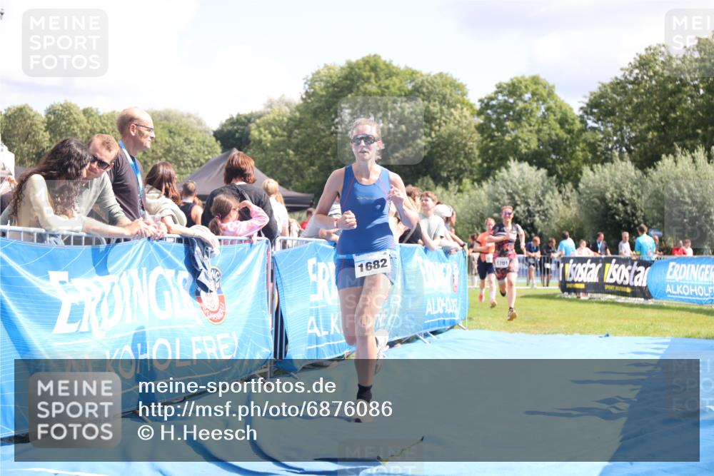 25.08.2024 - Elbe Triathlon Hamburg H.Heesch http://msf.ph/oto/6876086 25.08.2024 12:06:25 Ziel 1682, 1697, 1701 meine-sportfotos.de