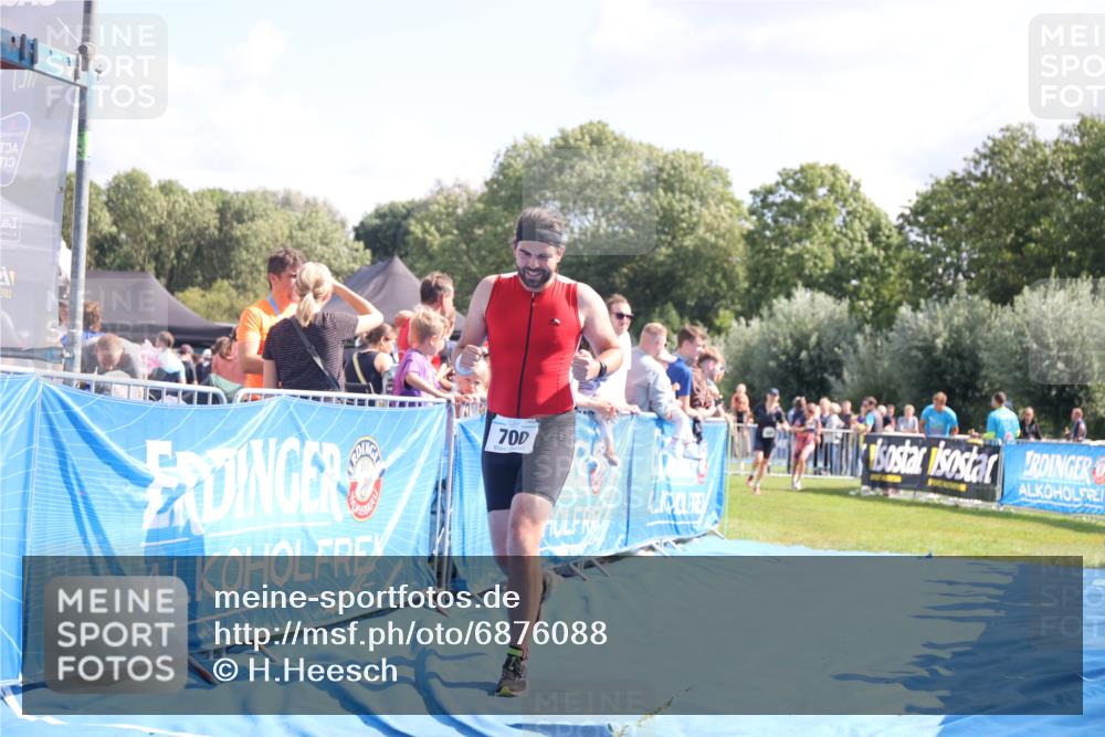 25.08.2024 - Elbe Triathlon Hamburg H.Heesch http://msf.ph/oto/6876088 25.08.2024 11:42:28 Ziel 500, 700, 1495 meine-sportfotos.de