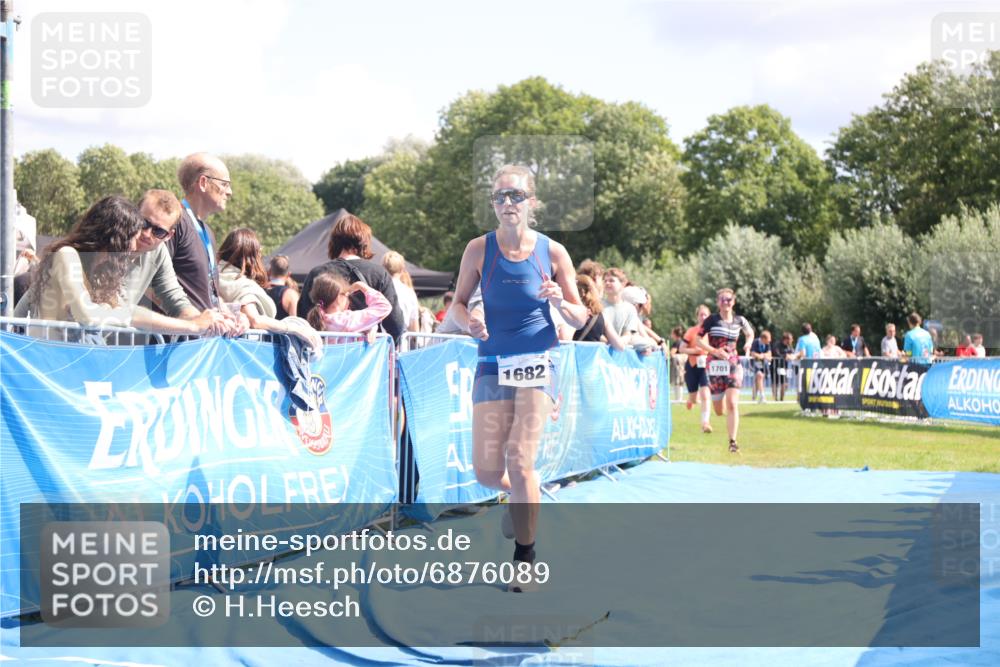 25.08.2024 - Elbe Triathlon Hamburg H.Heesch http://msf.ph/oto/6876089 25.08.2024 12:06:25 Ziel 1682, 1697, 1701 meine-sportfotos.de