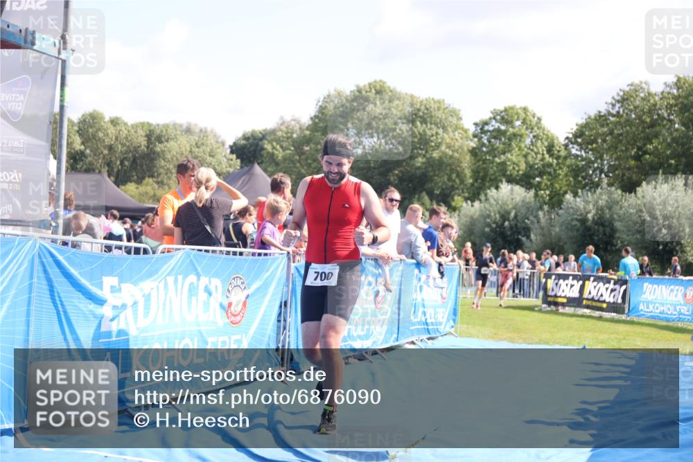 25.08.2024 - Elbe Triathlon Hamburg H.Heesch http://msf.ph/oto/6876090 25.08.2024 11:42:28 Ziel 500, 700, 1495 meine-sportfotos.de
