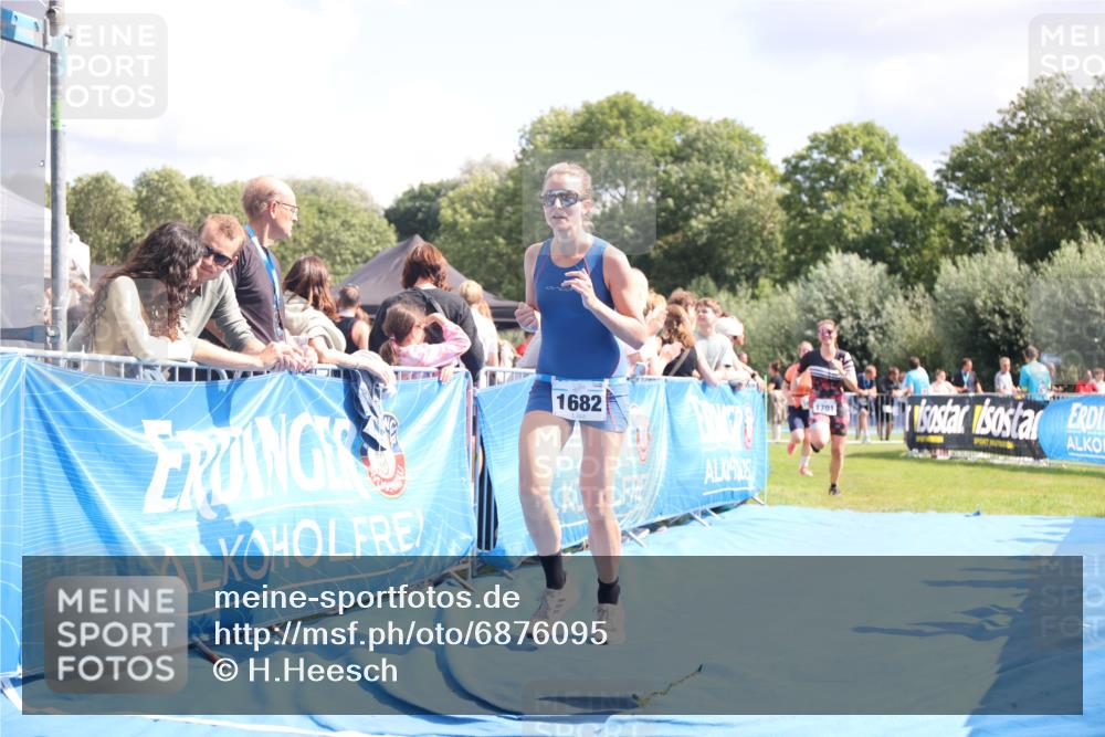 25.08.2024 - Elbe Triathlon Hamburg H.Heesch http://msf.ph/oto/6876095 25.08.2024 12:06:25 Ziel 1682, 1697, 1701 meine-sportfotos.de