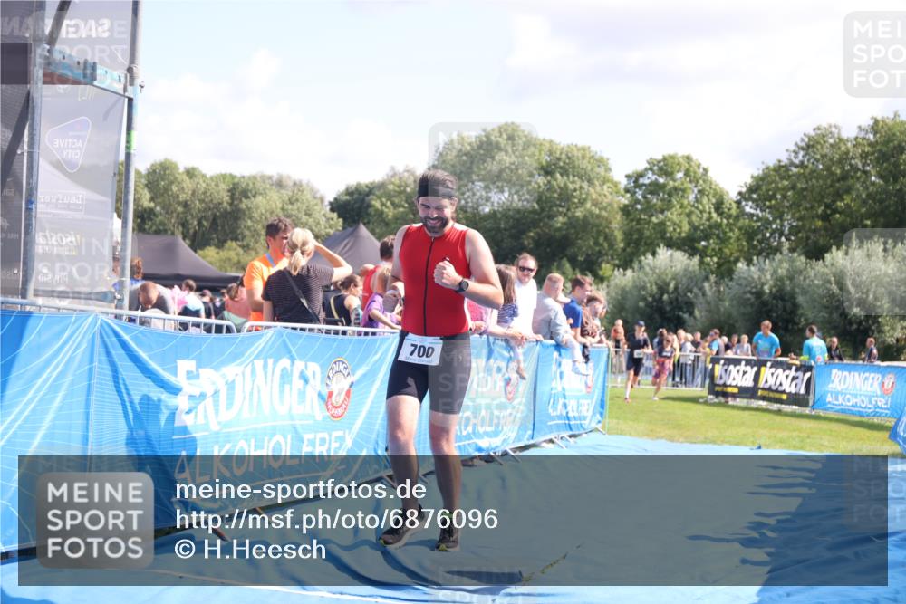 25.08.2024 - Elbe Triathlon Hamburg H.Heesch http://msf.ph/oto/6876096 25.08.2024 11:42:28 Ziel 500, 700, 1495 meine-sportfotos.de