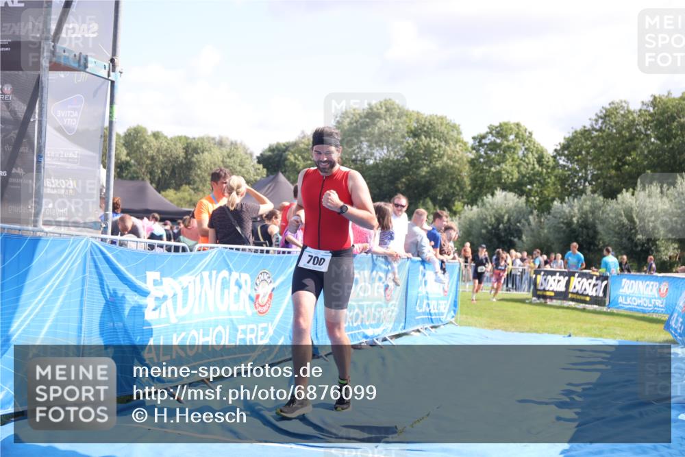 25.08.2024 - Elbe Triathlon Hamburg H.Heesch http://msf.ph/oto/6876099 25.08.2024 11:42:28 Ziel 500, 700, 1495 meine-sportfotos.de