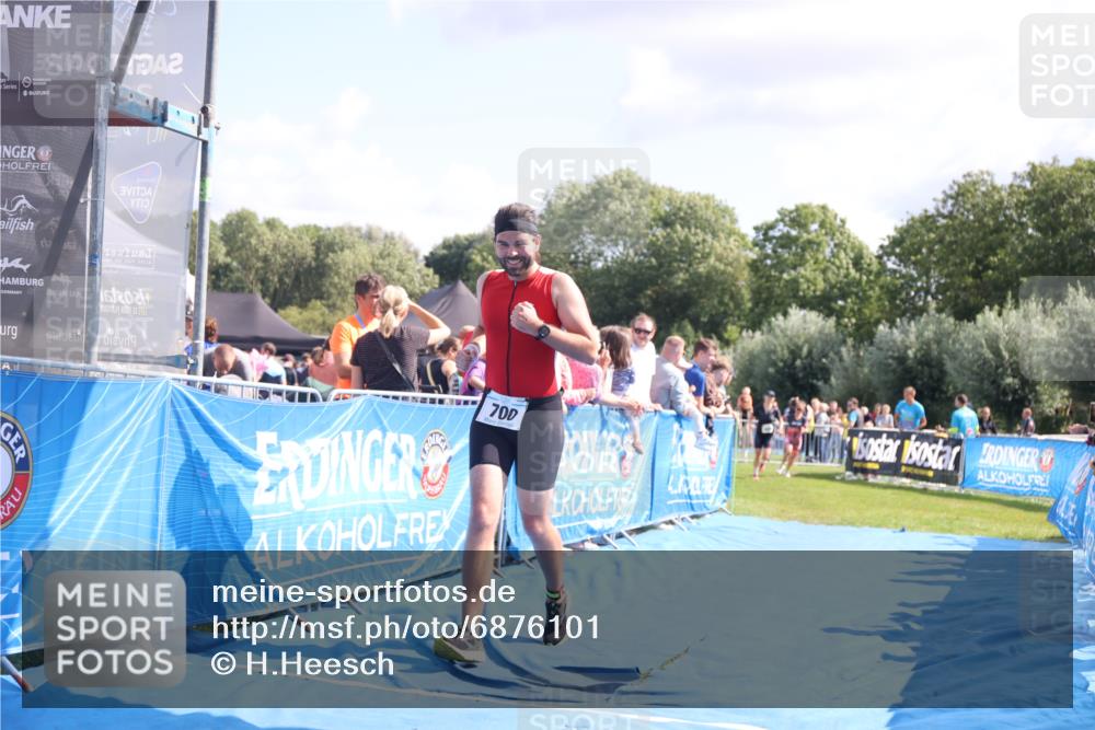 25.08.2024 - Elbe Triathlon Hamburg H.Heesch http://msf.ph/oto/6876101 25.08.2024 11:42:28 Ziel 500, 700, 1495 meine-sportfotos.de
