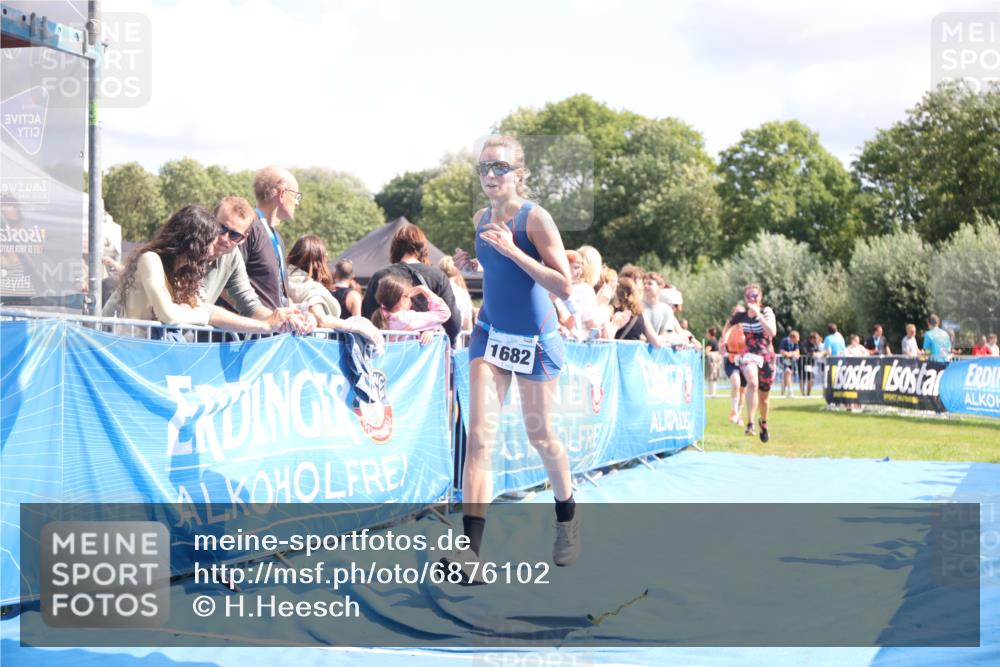 25.08.2024 - Elbe Triathlon Hamburg H.Heesch http://msf.ph/oto/6876102 25.08.2024 12:06:25 Ziel 1682, 1697, 1701 meine-sportfotos.de