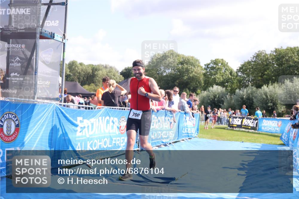 25.08.2024 - Elbe Triathlon Hamburg H.Heesch http://msf.ph/oto/6876104 25.08.2024 11:42:28 Ziel 500, 700, 1495 meine-sportfotos.de