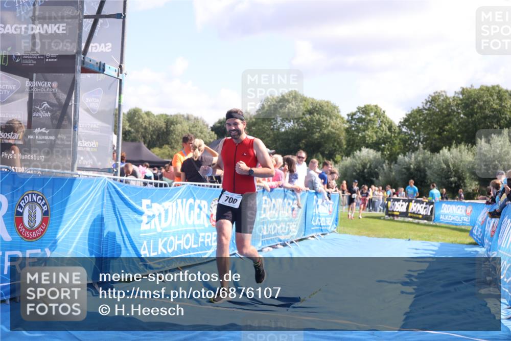 25.08.2024 - Elbe Triathlon Hamburg H.Heesch http://msf.ph/oto/6876107 25.08.2024 11:42:28 Ziel 500, 700, 1495 meine-sportfotos.de