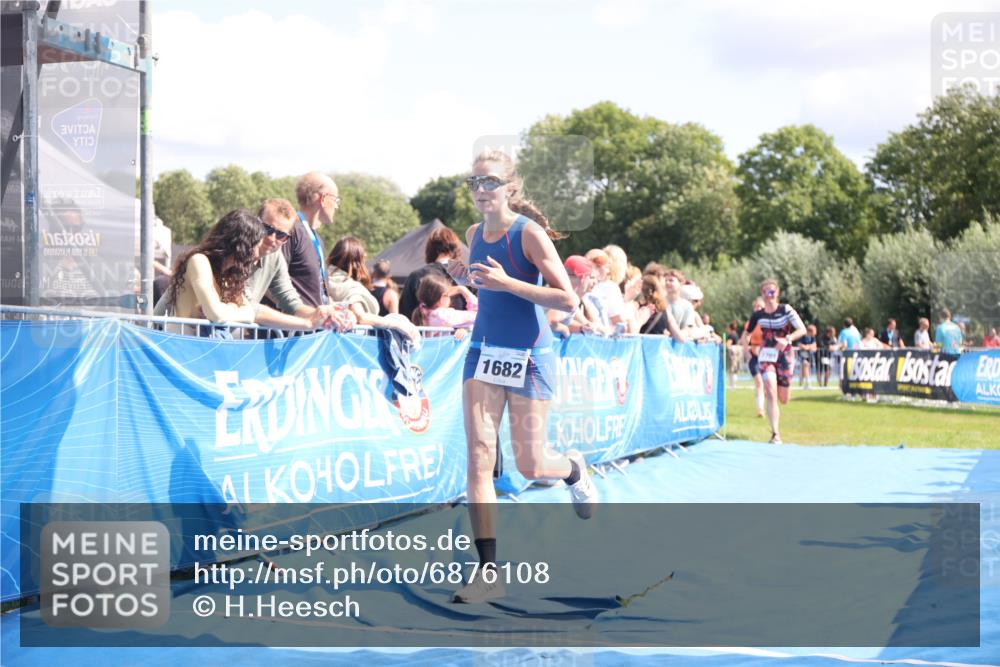 25.08.2024 - Elbe Triathlon Hamburg H.Heesch http://msf.ph/oto/6876108 25.08.2024 12:06:25 Ziel 1682, 1697, 1701 meine-sportfotos.de