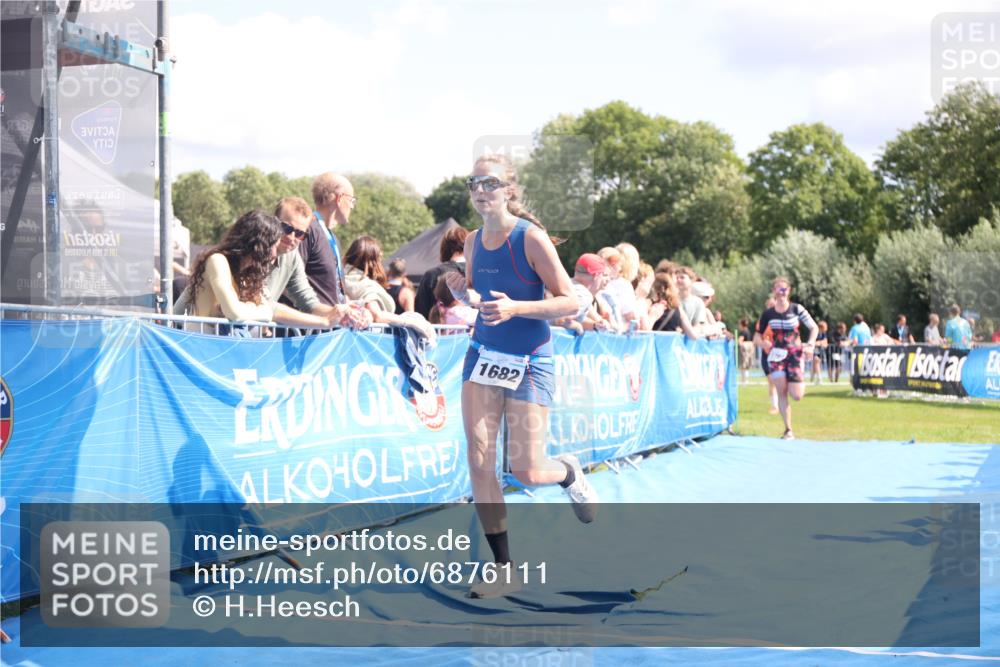 25.08.2024 - Elbe Triathlon Hamburg H.Heesch http://msf.ph/oto/6876111 25.08.2024 12:06:25 Ziel 1682, 1697, 1701 meine-sportfotos.de