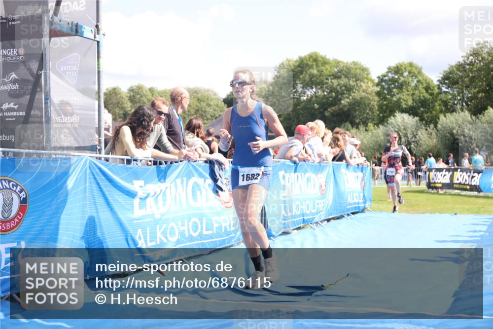 25.08.2024 - Elbe Triathlon Hamburg H.Heesch http://msf.ph/oto/6876115 25.08.2024 12:06:26 Ziel 1682, 1697, 1701 meine-sportfotos.de