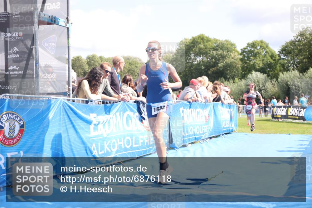 25.08.2024 - Elbe Triathlon Hamburg H.Heesch http://msf.ph/oto/6876118 25.08.2024 12:06:26 Ziel 1682, 1697, 1701 meine-sportfotos.de