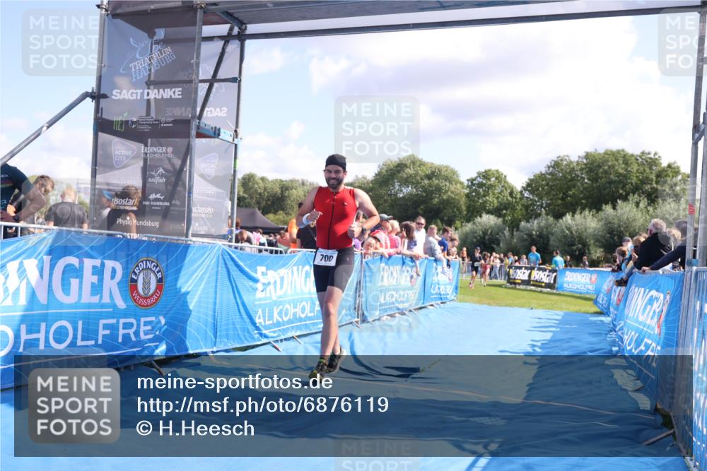 25.08.2024 - Elbe Triathlon Hamburg H.Heesch http://msf.ph/oto/6876119 25.08.2024 11:42:28 Ziel 500, 700, 1495 meine-sportfotos.de