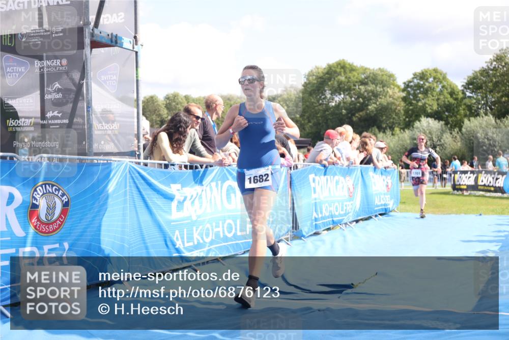 25.08.2024 - Elbe Triathlon Hamburg H.Heesch http://msf.ph/oto/6876123 25.08.2024 12:06:26 Ziel 1682, 1697, 1701 meine-sportfotos.de