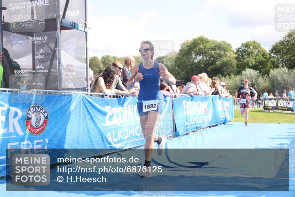 25.08.2024 - Elbe Triathlon Hamburg H.Heesch http://msf.ph/oto/6876125 25.08.2024 12:06:26 Ziel 1682, 1697, 1701 meine-sportfotos.de