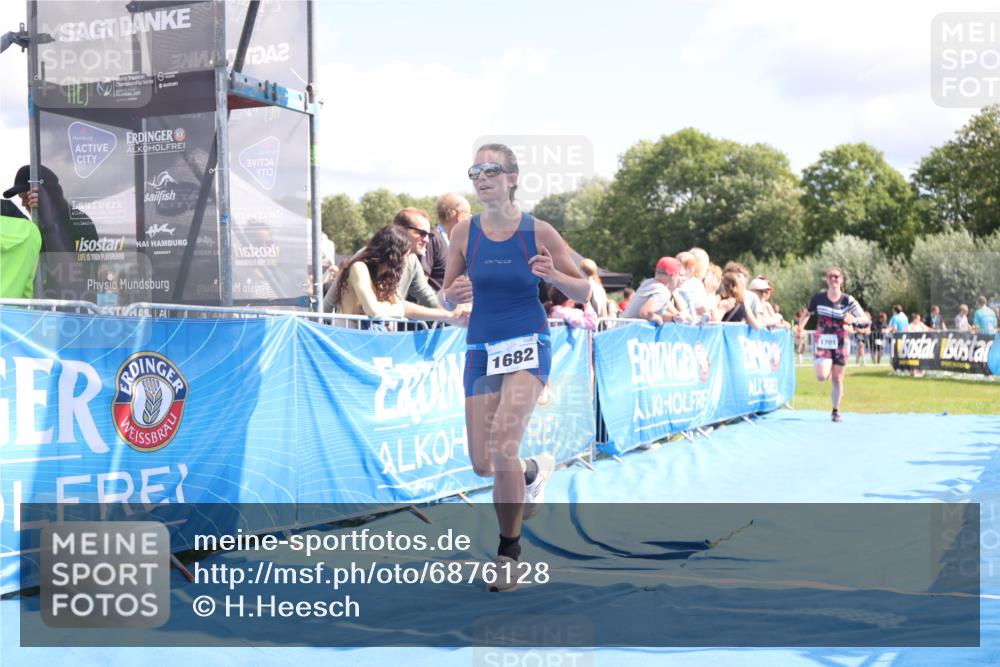 25.08.2024 - Elbe Triathlon Hamburg H.Heesch http://msf.ph/oto/6876128 25.08.2024 12:06:26 Ziel 1682, 1697, 1701 meine-sportfotos.de