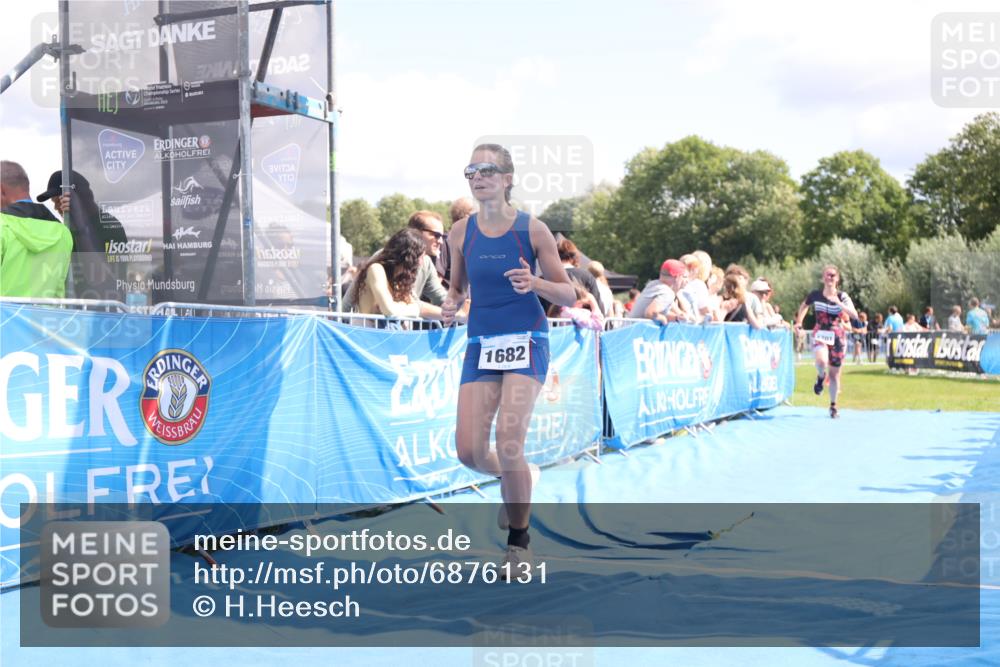 25.08.2024 - Elbe Triathlon Hamburg H.Heesch http://msf.ph/oto/6876131 25.08.2024 12:06:26 Ziel 1682, 1697, 1701 meine-sportfotos.de