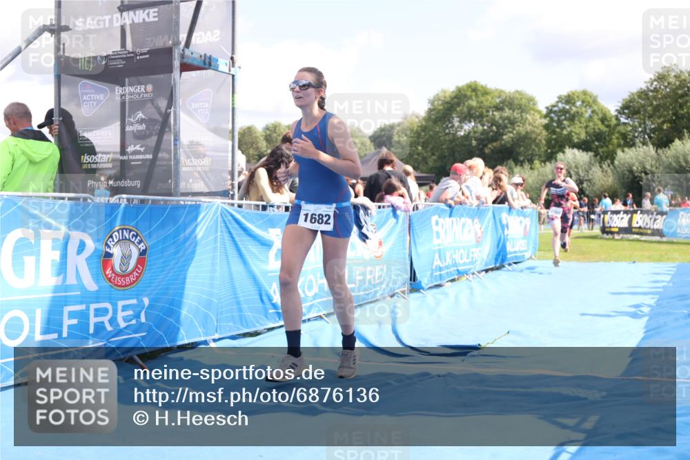 25.08.2024 - Elbe Triathlon Hamburg H.Heesch http://msf.ph/oto/6876136 25.08.2024 12:06:26 Ziel 1682, 1697, 1701 meine-sportfotos.de