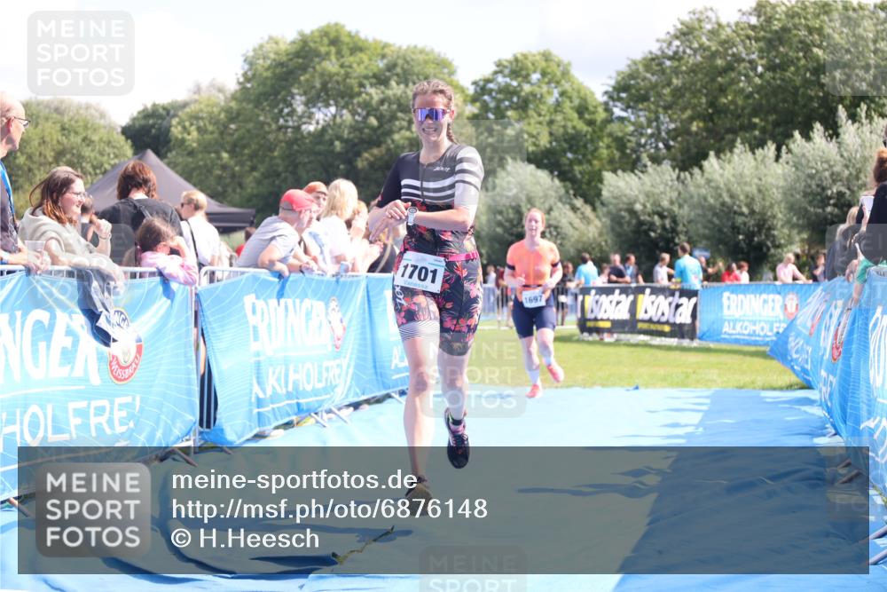 25.08.2024 - Elbe Triathlon Hamburg H.Heesch http://msf.ph/oto/6876148 25.08.2024 12:06:27 Ziel 1682, 1697, 1701 meine-sportfotos.de