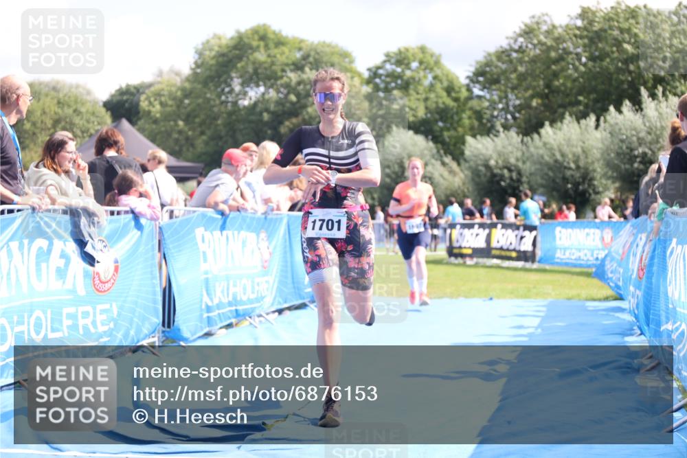 25.08.2024 - Elbe Triathlon Hamburg H.Heesch http://msf.ph/oto/6876153 25.08.2024 12:06:28 Ziel 1682, 1697, 1701 meine-sportfotos.de