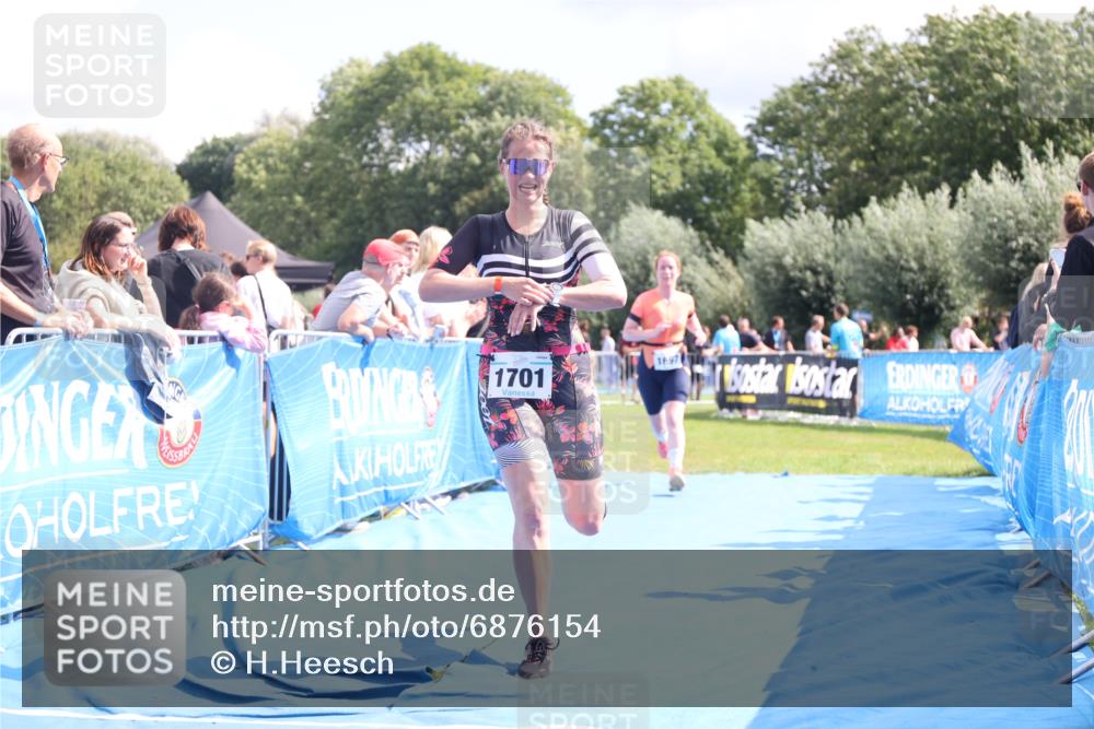 25.08.2024 - Elbe Triathlon Hamburg H.Heesch http://msf.ph/oto/6876154 25.08.2024 12:06:28 Ziel 1682, 1697, 1701 meine-sportfotos.de