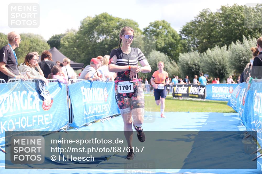 25.08.2024 - Elbe Triathlon Hamburg H.Heesch http://msf.ph/oto/6876157 25.08.2024 12:06:28 Ziel 1682, 1697, 1701 meine-sportfotos.de