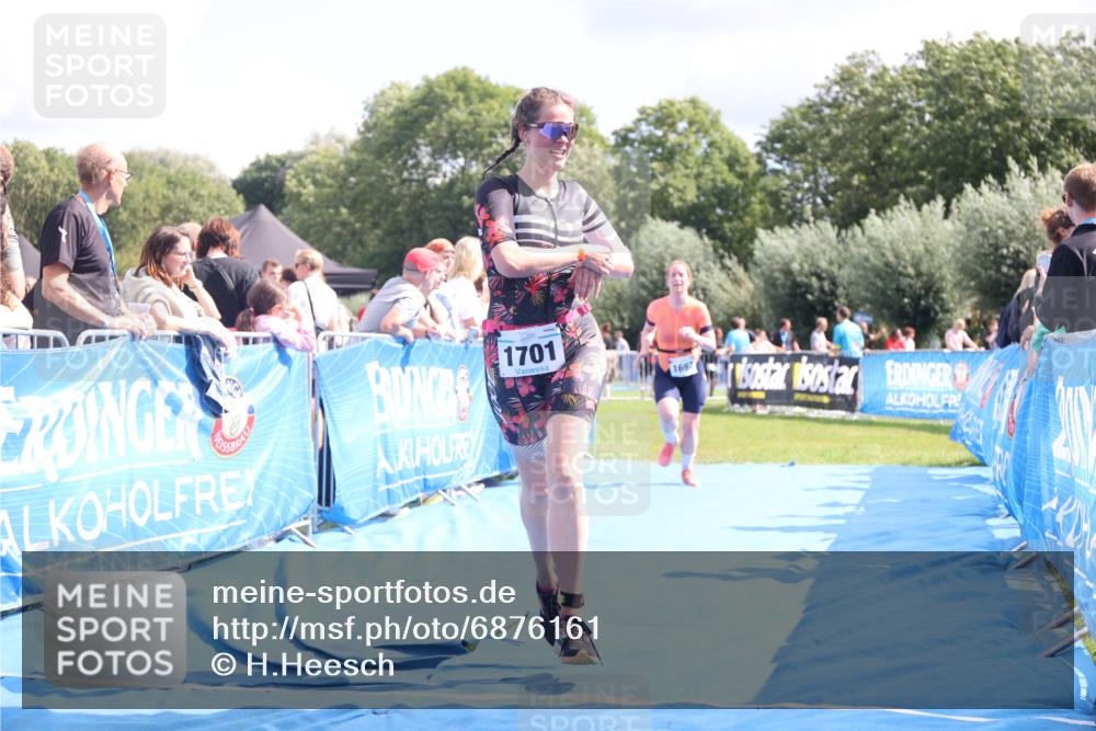 25.08.2024 - Elbe Triathlon Hamburg H.Heesch http://msf.ph/oto/6876161 25.08.2024 12:06:28 Ziel 1682, 1697, 1701 meine-sportfotos.de
