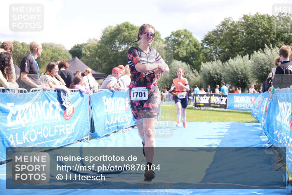 25.08.2024 - Elbe Triathlon Hamburg H.Heesch http://msf.ph/oto/6876164 25.08.2024 12:06:28 Ziel 1682, 1697, 1701 meine-sportfotos.de