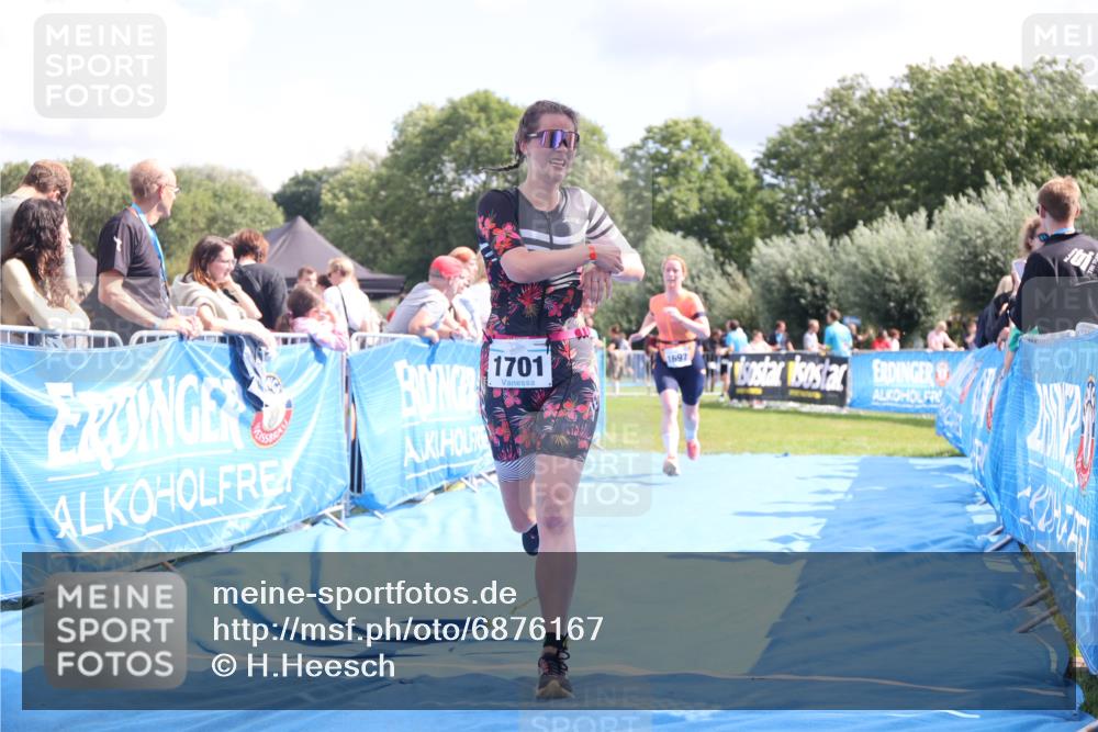 25.08.2024 - Elbe Triathlon Hamburg H.Heesch http://msf.ph/oto/6876167 25.08.2024 12:06:28 Ziel 1682, 1697, 1701 meine-sportfotos.de