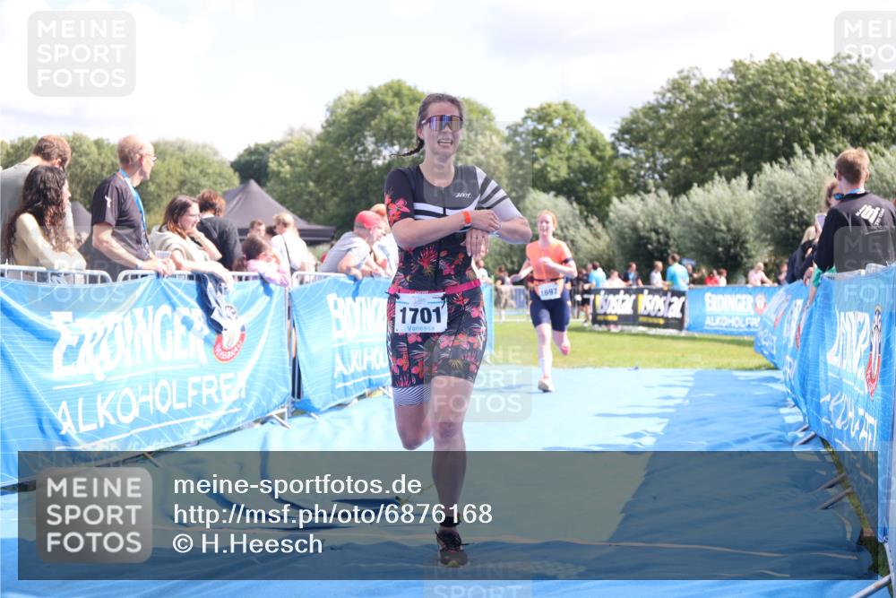 25.08.2024 - Elbe Triathlon Hamburg H.Heesch http://msf.ph/oto/6876168 25.08.2024 12:06:28 Ziel 1682, 1697, 1701 meine-sportfotos.de