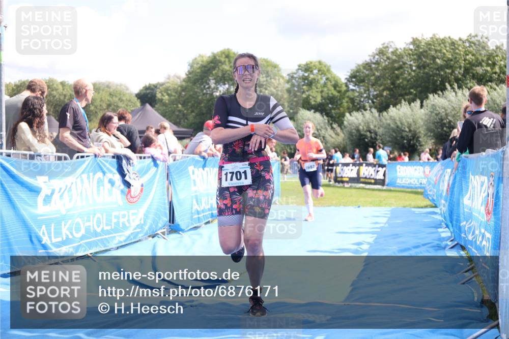 25.08.2024 - Elbe Triathlon Hamburg H.Heesch http://msf.ph/oto/6876171 25.08.2024 12:06:28 Ziel 1682, 1697, 1701 meine-sportfotos.de
