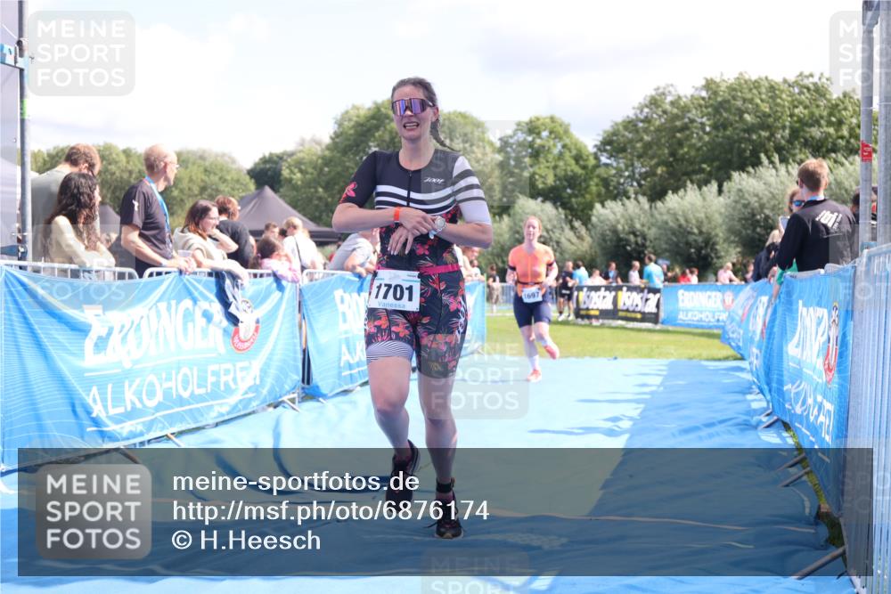 25.08.2024 - Elbe Triathlon Hamburg H.Heesch http://msf.ph/oto/6876174 25.08.2024 12:06:28 Ziel 1682, 1697, 1701 meine-sportfotos.de