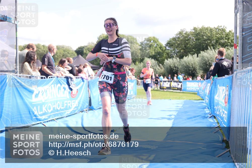 25.08.2024 - Elbe Triathlon Hamburg H.Heesch http://msf.ph/oto/6876179 25.08.2024 12:06:28 Ziel 1682, 1697, 1701 meine-sportfotos.de