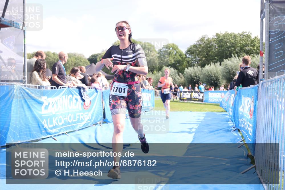 25.08.2024 - Elbe Triathlon Hamburg H.Heesch http://msf.ph/oto/6876182 25.08.2024 12:06:28 Ziel 1682, 1697, 1701 meine-sportfotos.de