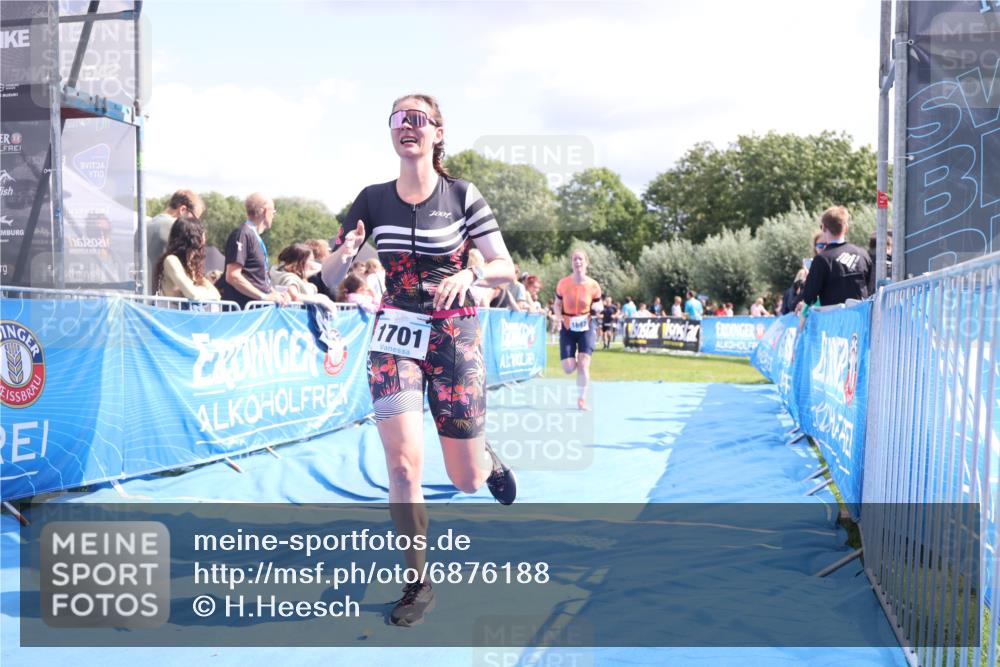 25.08.2024 - Elbe Triathlon Hamburg H.Heesch http://msf.ph/oto/6876188 25.08.2024 12:06:28 Ziel 1682, 1697, 1701 meine-sportfotos.de