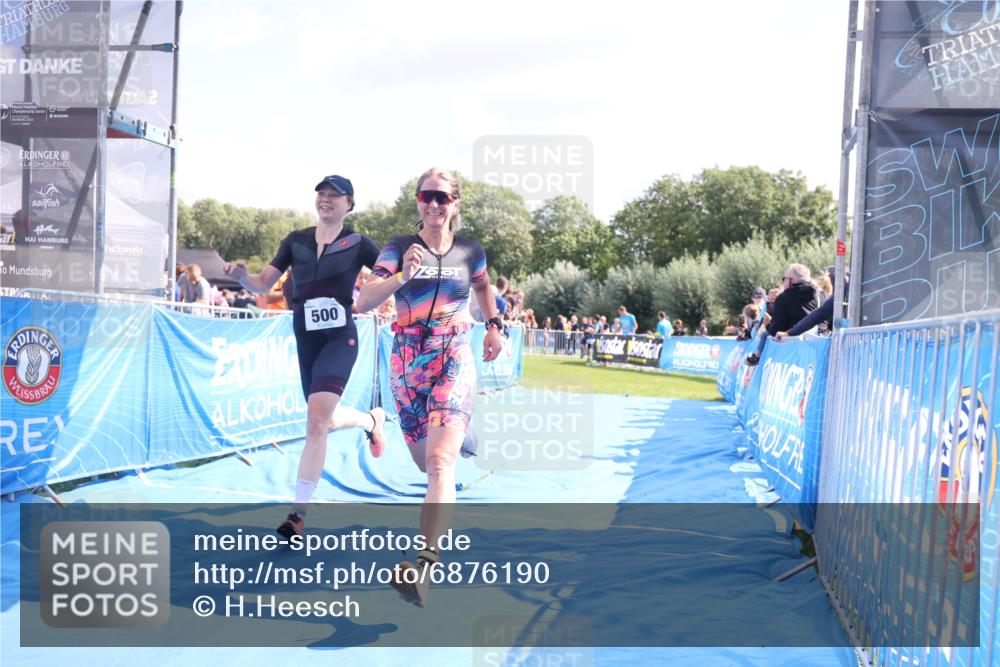25.08.2024 - Elbe Triathlon Hamburg H.Heesch http://msf.ph/oto/6876190 25.08.2024 11:42:33 Ziel 331, 500, 700, 1495 meine-sportfotos.de
