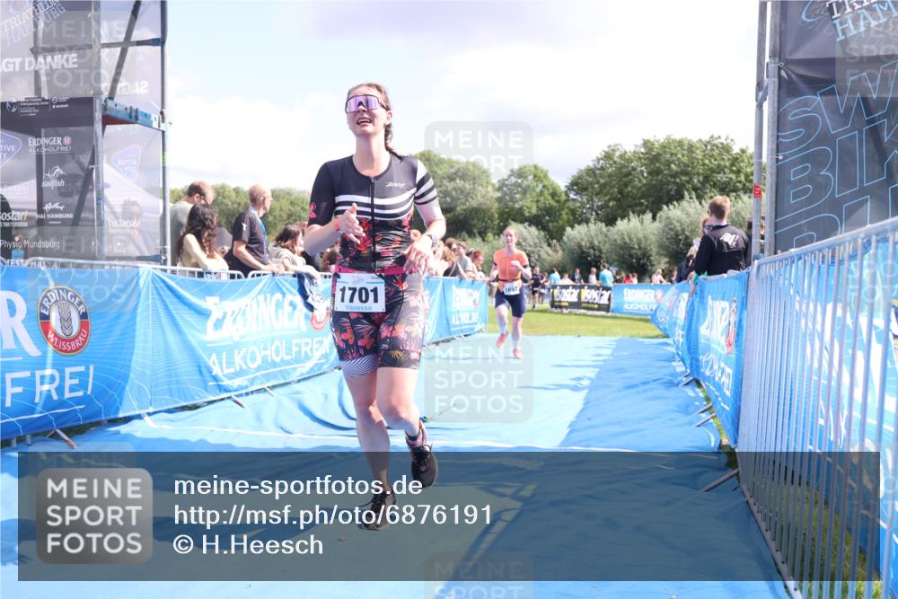 25.08.2024 - Elbe Triathlon Hamburg H.Heesch http://msf.ph/oto/6876191 25.08.2024 12:06:28 Ziel 1682, 1697, 1701 meine-sportfotos.de