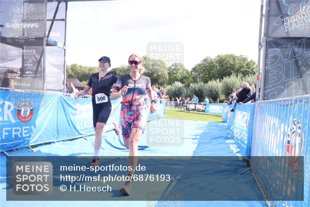 25.08.2024 - Elbe Triathlon Hamburg H.Heesch http://msf.ph/oto/6876193 25.08.2024 11:42:33 Ziel 331, 500, 700, 1495 meine-sportfotos.de