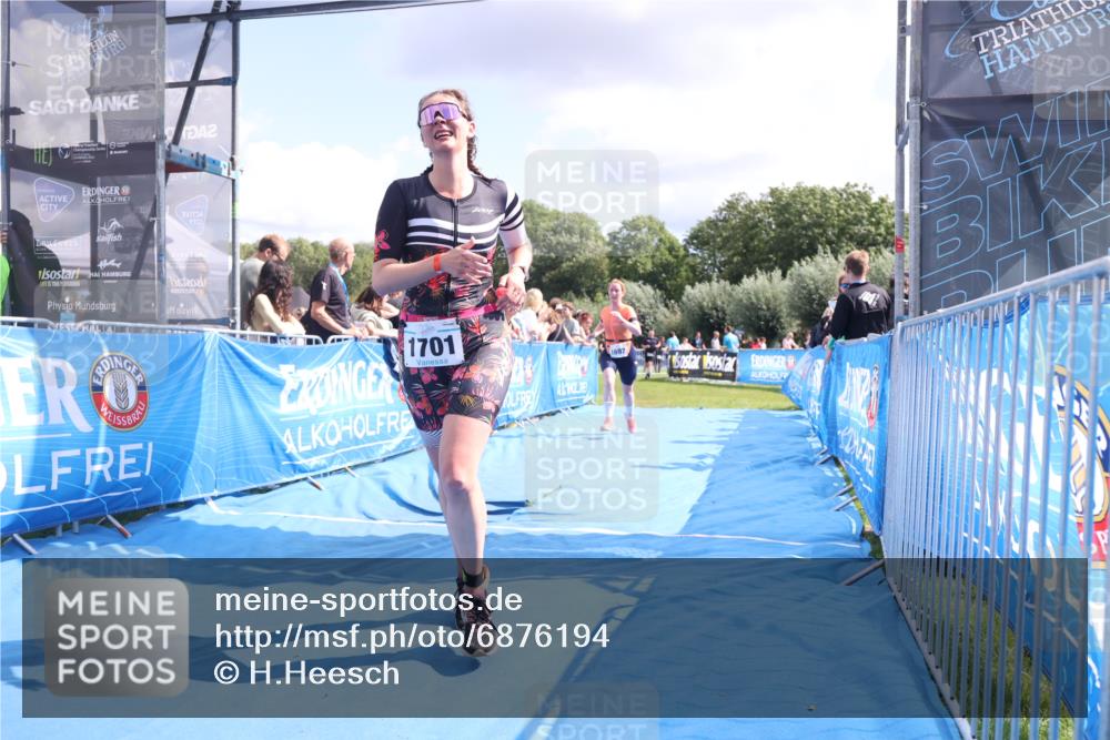 25.08.2024 - Elbe Triathlon Hamburg H.Heesch http://msf.ph/oto/6876194 25.08.2024 12:06:29 Ziel 1682, 1697, 1701 meine-sportfotos.de