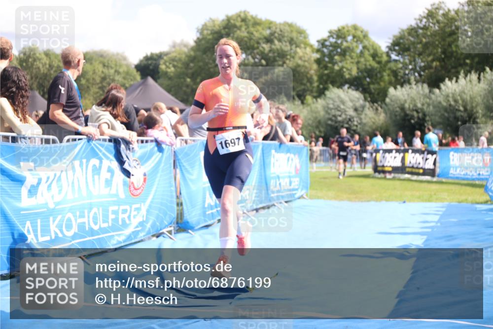 25.08.2024 - Elbe Triathlon Hamburg H.Heesch http://msf.ph/oto/6876199 25.08.2024 12:06:30 Ziel 1431, 1682, 1697, 1701 meine-sportfotos.de