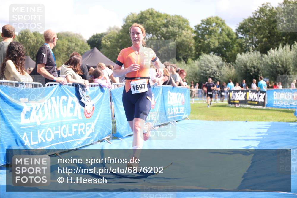 25.08.2024 - Elbe Triathlon Hamburg H.Heesch http://msf.ph/oto/6876202 25.08.2024 12:06:30 Ziel 1431, 1682, 1697, 1701 meine-sportfotos.de