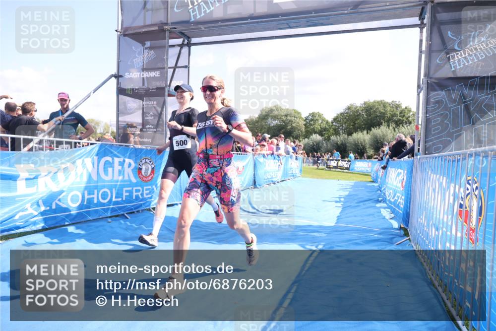 25.08.2024 - Elbe Triathlon Hamburg H.Heesch http://msf.ph/oto/6876203 25.08.2024 11:42:33 Ziel 331, 500, 700, 1495 meine-sportfotos.de