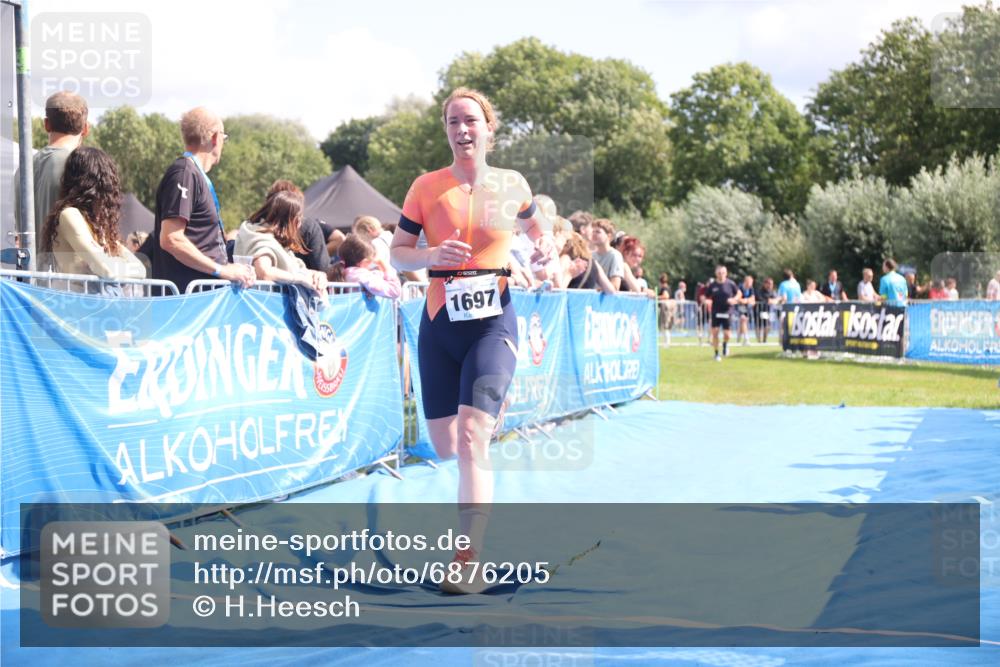 25.08.2024 - Elbe Triathlon Hamburg H.Heesch http://msf.ph/oto/6876205 25.08.2024 12:06:30 Ziel 1431, 1682, 1697, 1701 meine-sportfotos.de