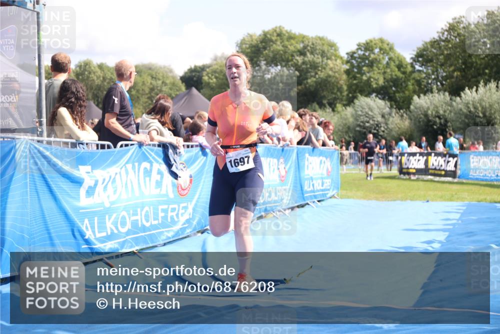25.08.2024 - Elbe Triathlon Hamburg H.Heesch http://msf.ph/oto/6876208 25.08.2024 12:06:30 Ziel 1431, 1682, 1697, 1701 meine-sportfotos.de