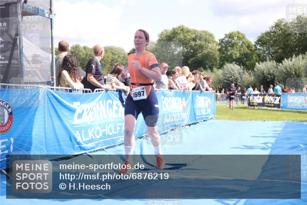 25.08.2024 - Elbe Triathlon Hamburg H.Heesch http://msf.ph/oto/6876219 25.08.2024 12:06:30 Ziel 1431, 1682, 1697, 1701 meine-sportfotos.de