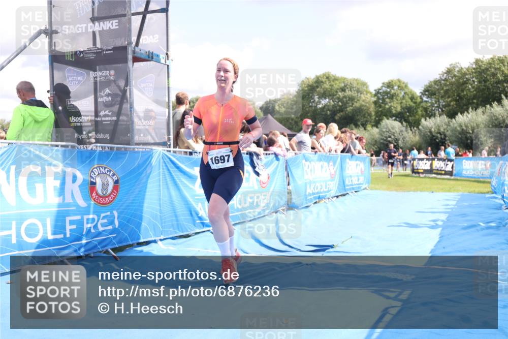 25.08.2024 - Elbe Triathlon Hamburg H.Heesch http://msf.ph/oto/6876236 25.08.2024 12:06:30 Ziel 1431, 1682, 1697, 1701 meine-sportfotos.de